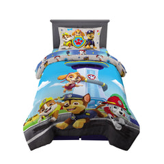 Franco couette Paw Patrol face colorée montrant Marshall et Chase, ambiance ludique