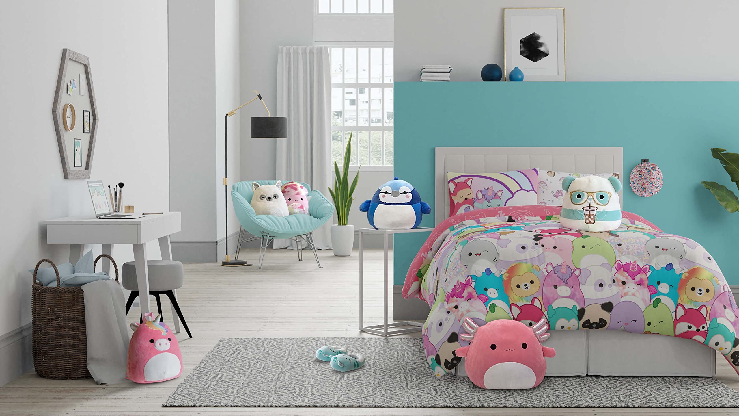 Franco Squishmallows ensemble posé sur lit twin illustrant l’ajustement et style