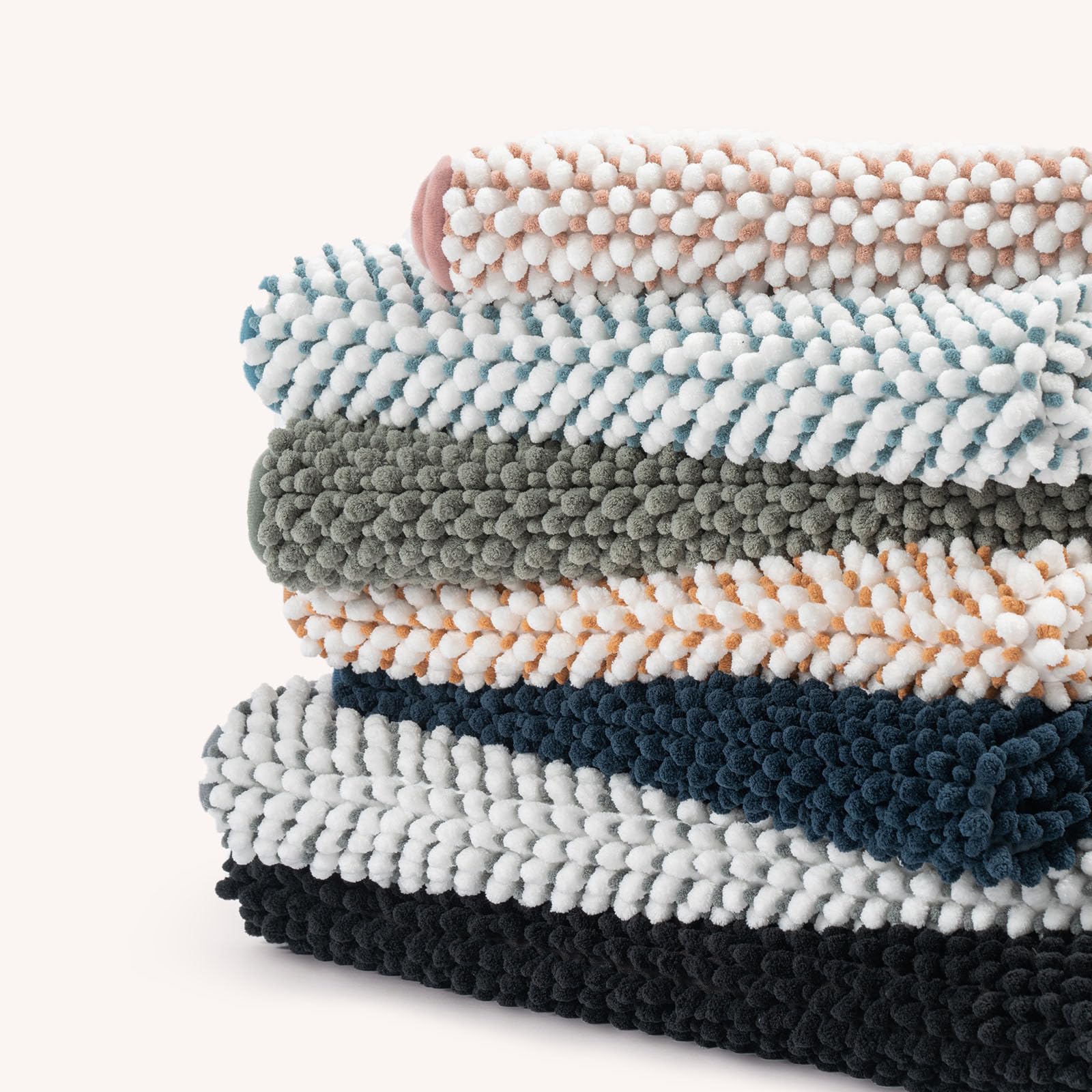 Tapis FRESHMINT plié sortant de la machine, évidence d'un entretien simple et tenue des couleurs