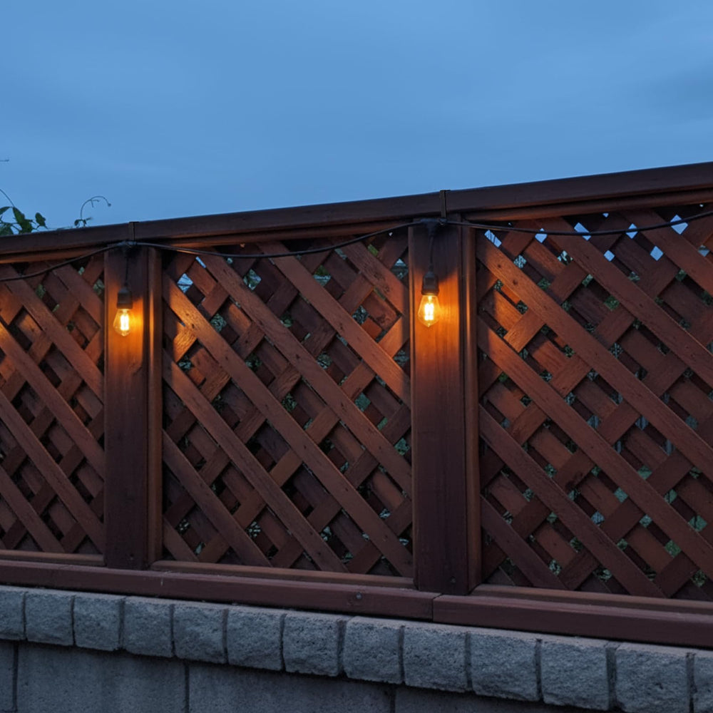 Frienda scène terrasse décorée par des lumières facilité d’installation