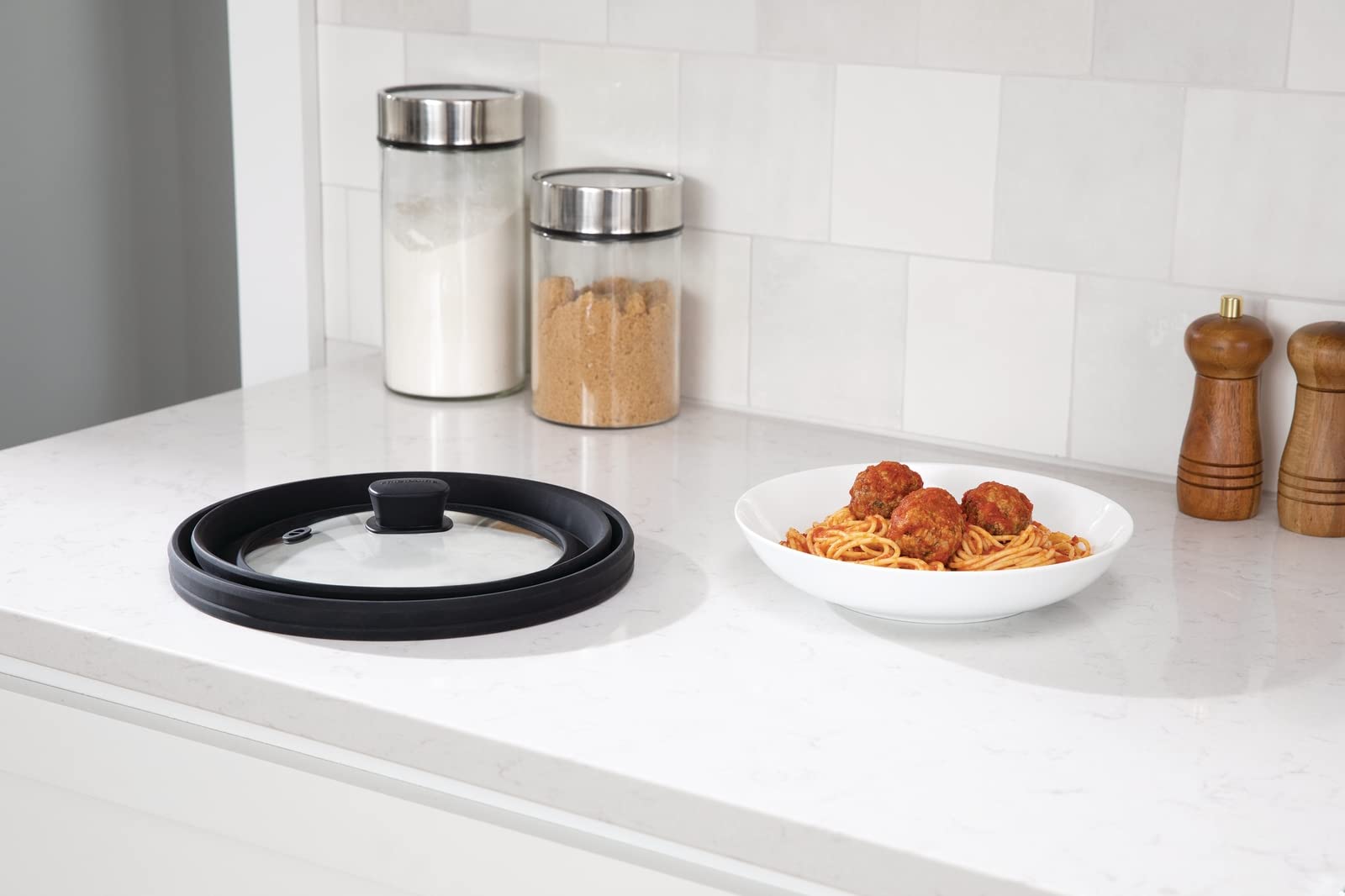 Frigidaire jupe en silicone gros plan pour étanchéité et sécurité