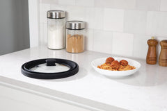 Frigidaire jupe en silicone gros plan pour étanchéité et sécurité