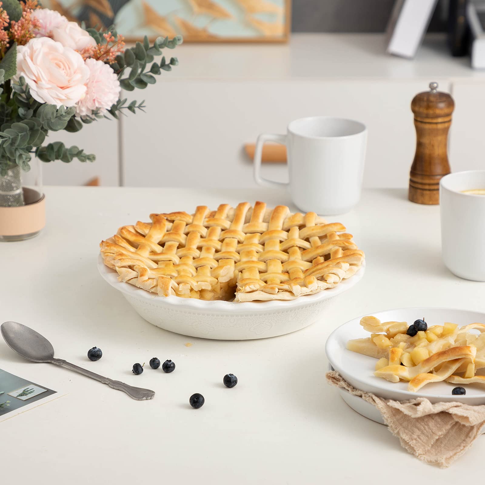 Fun Elements plat tarte à côté d'une assiette, échelle et capacité familiales