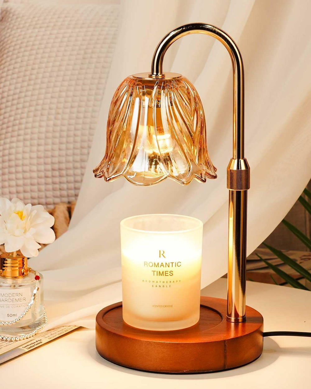 Funistree vue avant de la lampe chauffe-bougie dorée, élégance décorative