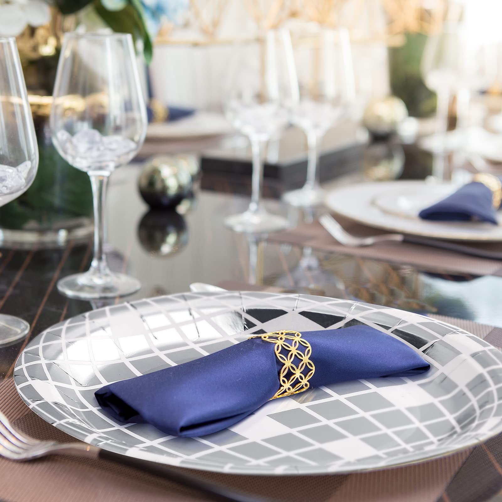Funtery assiette en usage sur table de fête festive