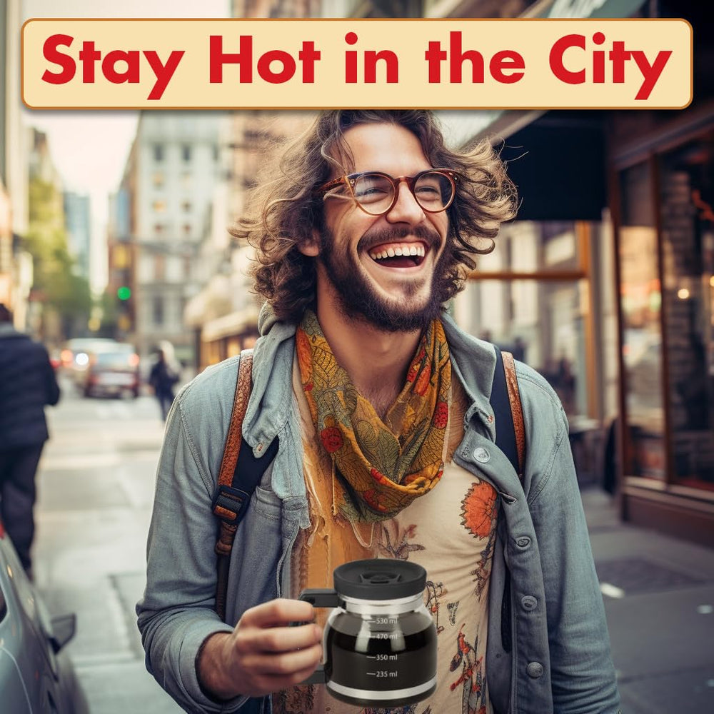 Funwares Cupa Joe rempli de café chaud mettant en valeur la compatibilité thermique