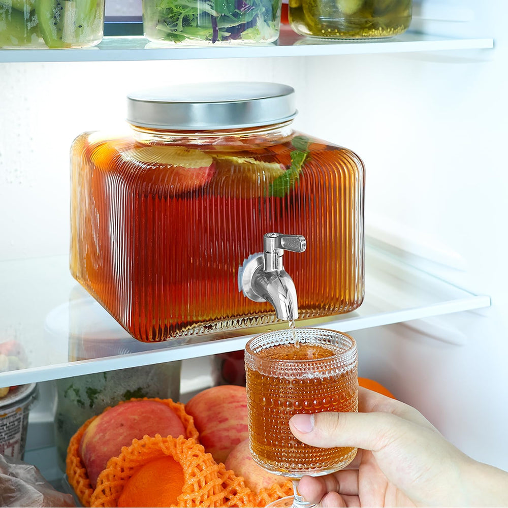 FUREEY à côté d'un verre, comparaison taille montrant capacité 3,8 L utile
