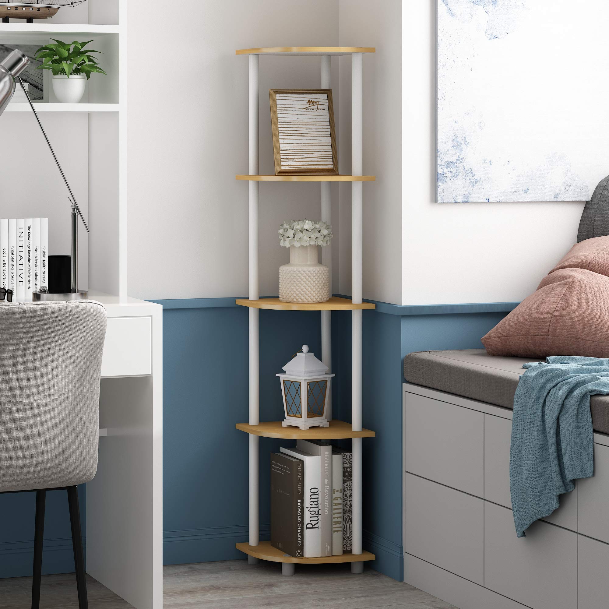 Furinno étagère avec plantes et livres soulignant polyvalence décorative