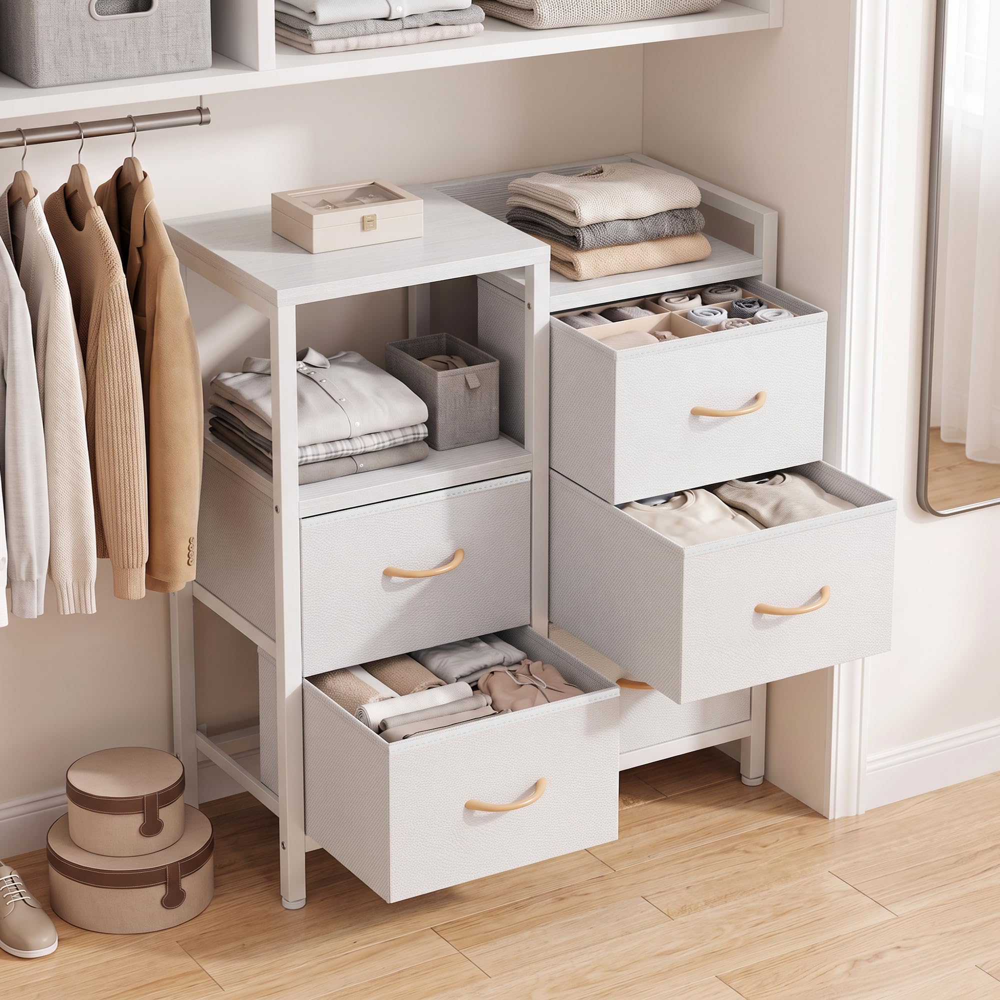 Furnulem commode placée dans chambre montrant gain de place et style discret