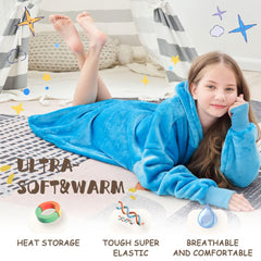 FUSSEDA enfant et adulte portant le hoodie couverture confort et liberté de mouvement
