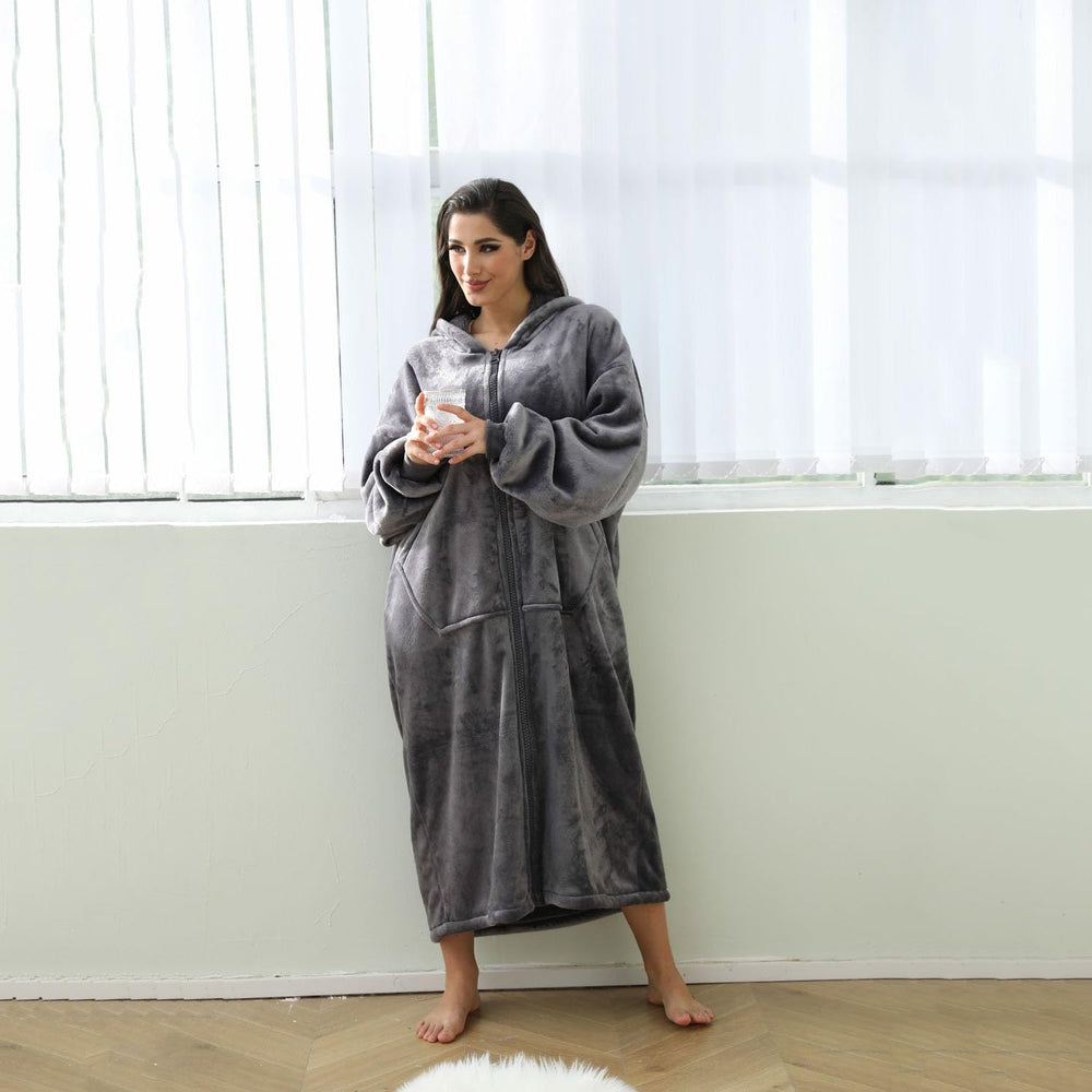 FUSSEDA personne portant le sweat sur un sofa pour détente confortable