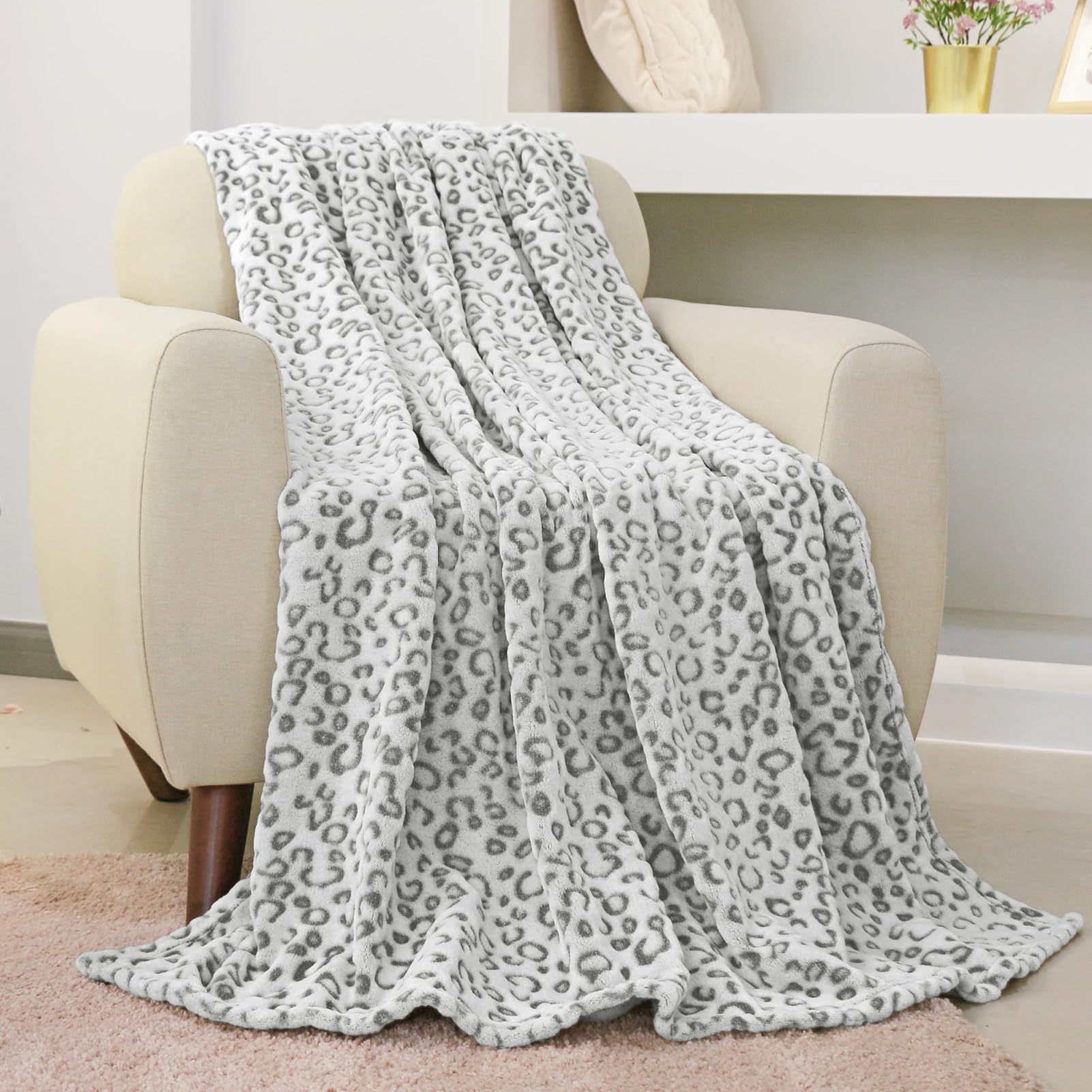 FY FIBER HOUSE zoom sur le motif léopard gris pour un style élégant