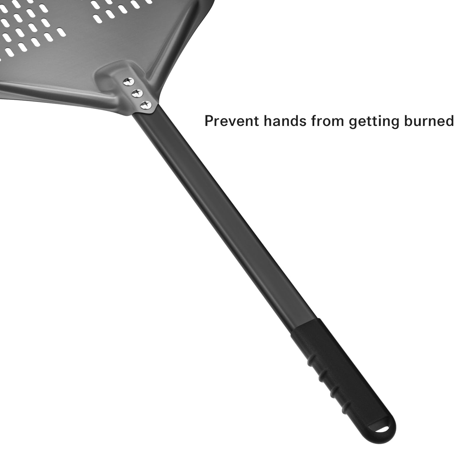 G.a HOMEFAVOR pelle en action sortant une pizza du four, manipulation précise