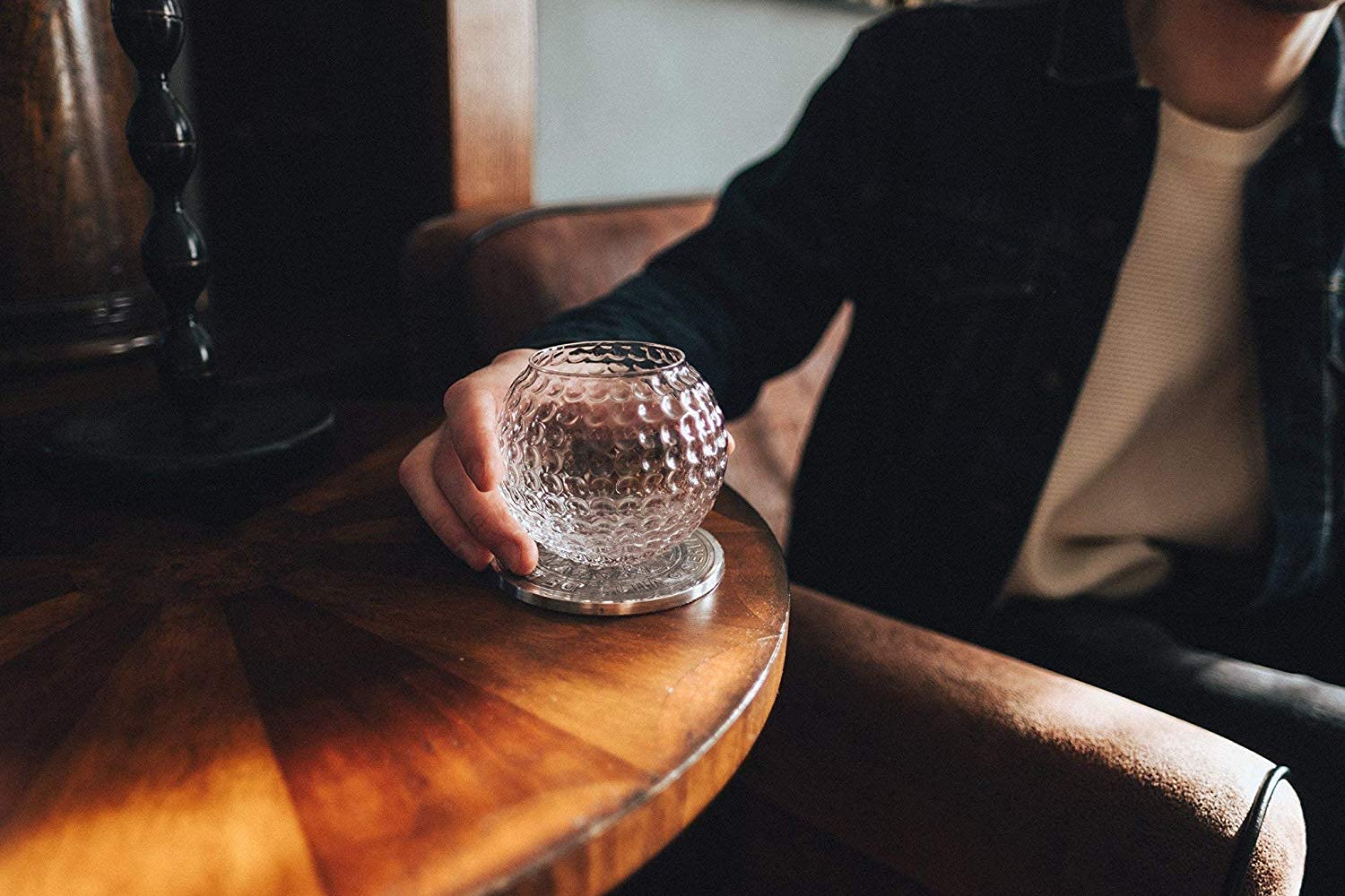 Gemsho Glass comparaison taille main démontrant la capacité pratique de 10 oz