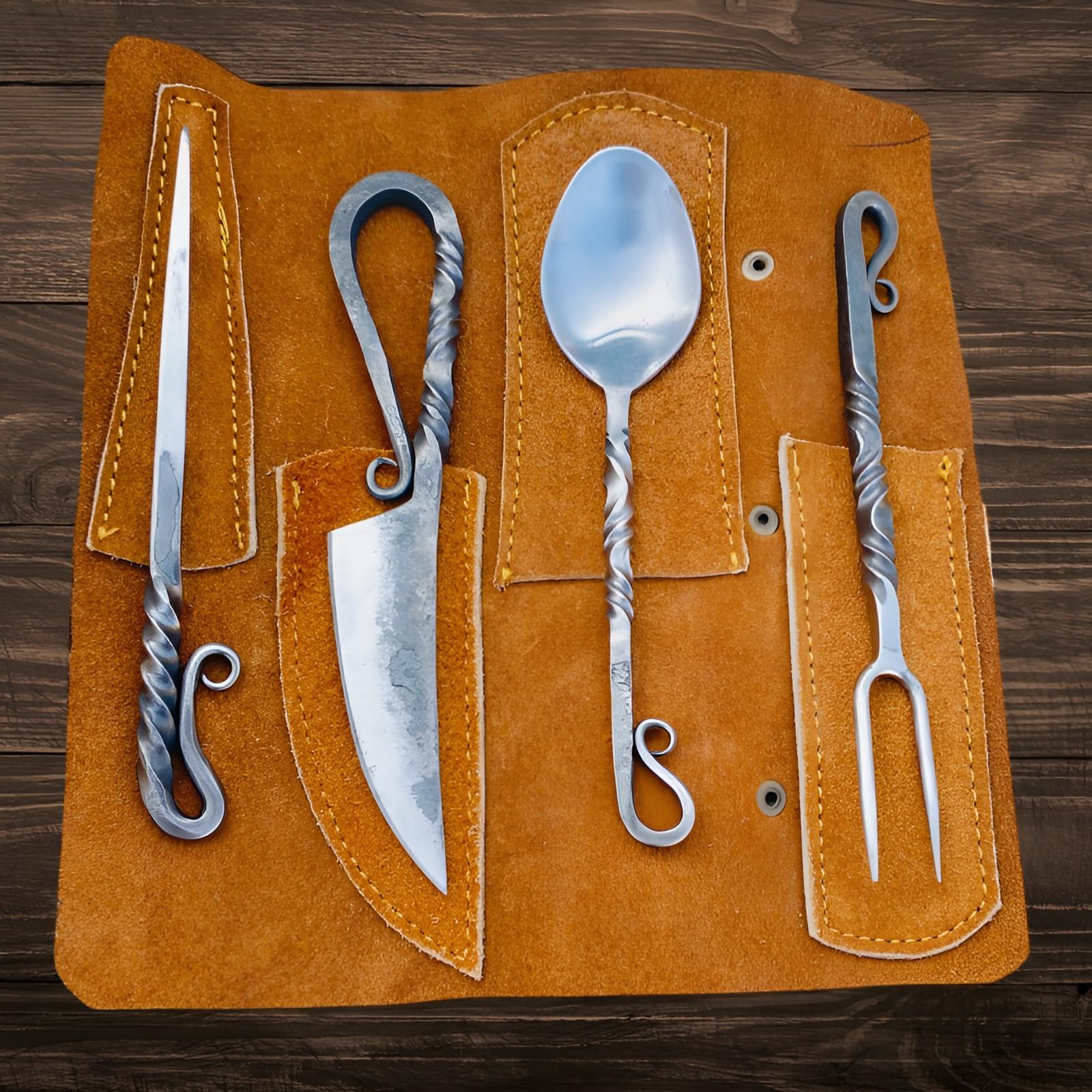 Generic set de couverts viking face avant montrant design rustique et décoratif