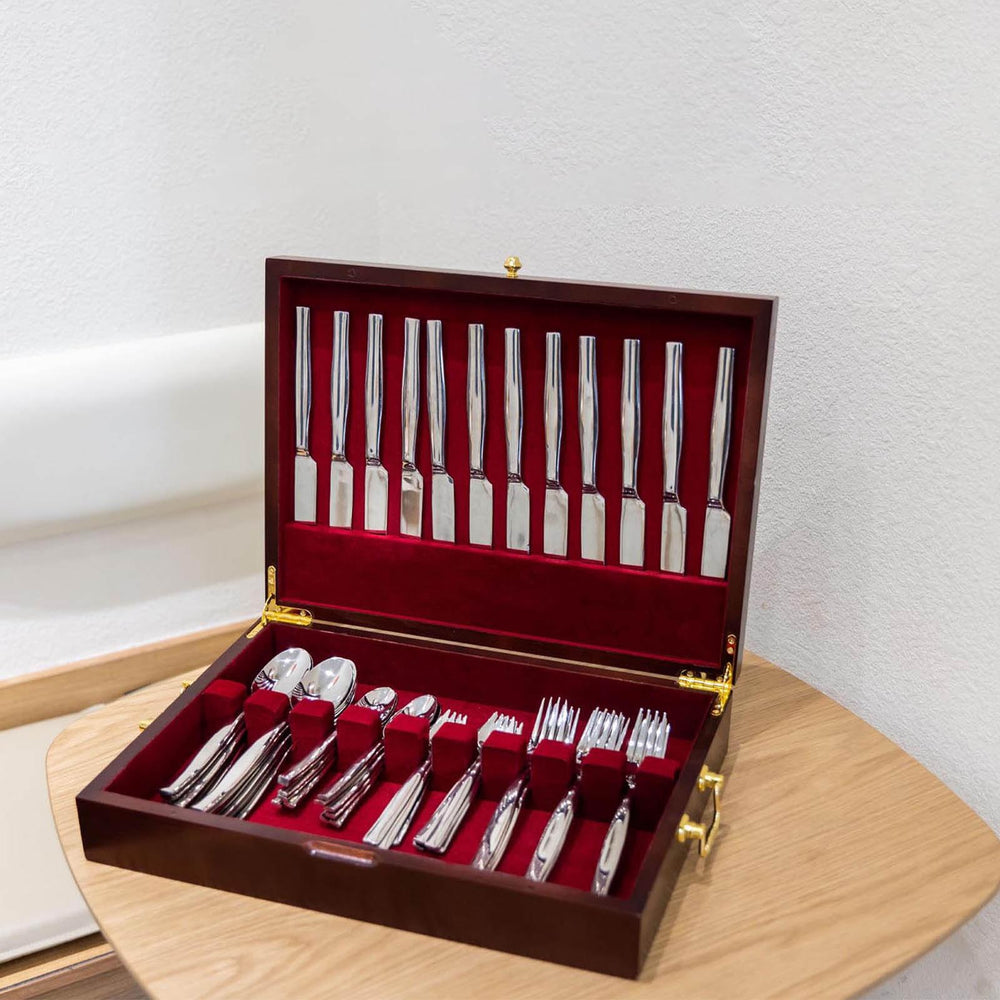 GENRICE coffret en bois en situation décorative sur un buffet
