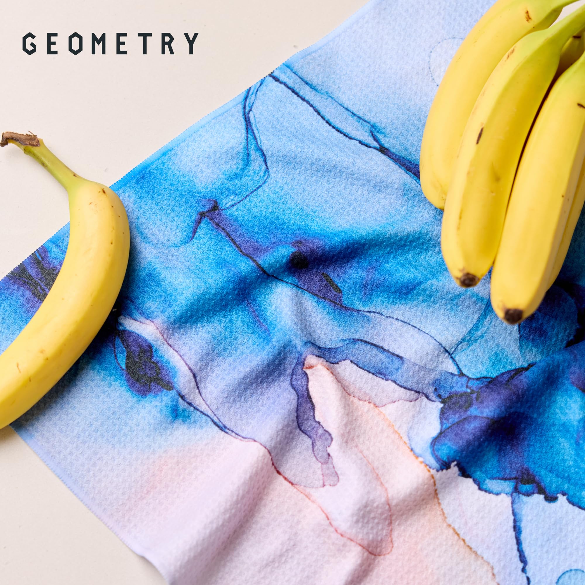 GEOMETRY zoom sur la texture microfibre montrant douceur et robustesse