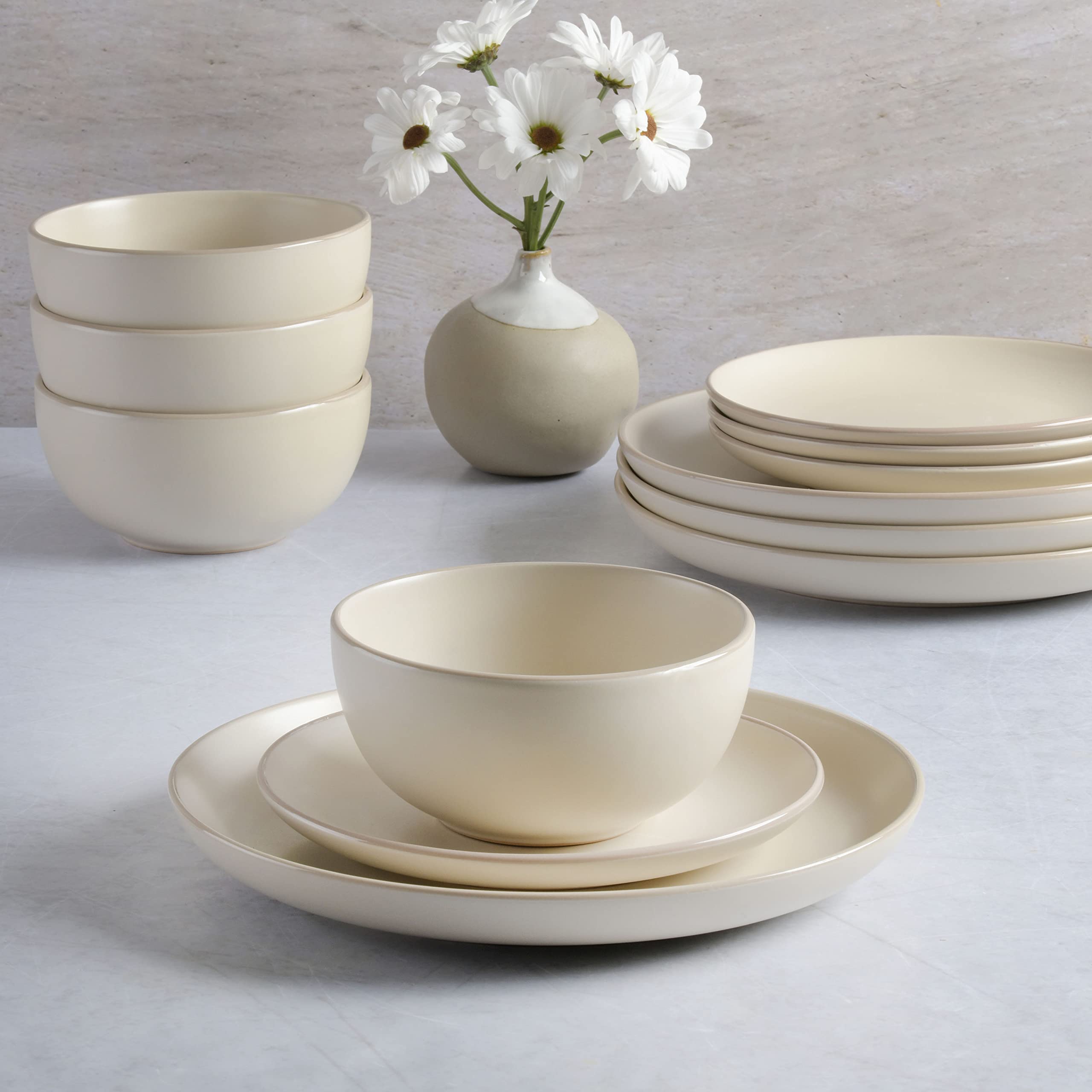Gibson Home assiette plate dressée avec repas soulignant présentation des couleurs des aliments