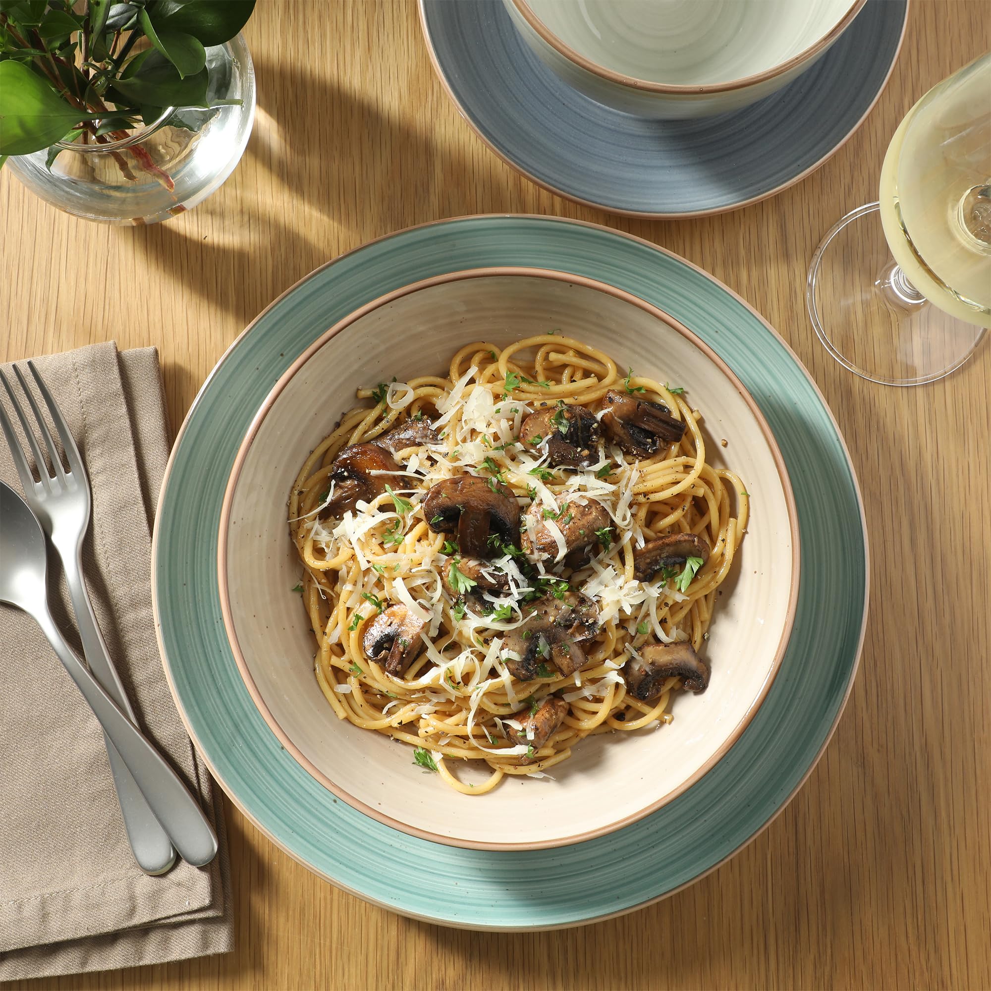 Gibson Home table dressée en ambiance lifestyle, sublime repas quotidiens et conviviaux