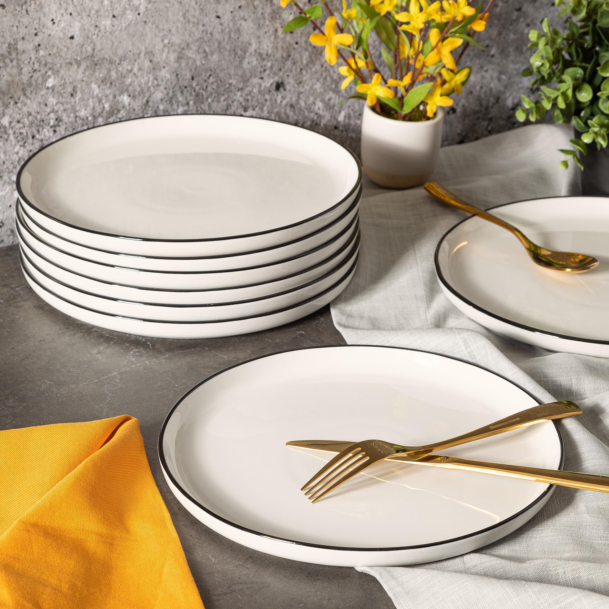 Gibson Home assiette tenue en main montrant la légèreté et la maniabilité