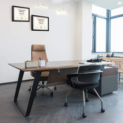 Giftgarden cadre posé sur bureau valorisant certificat ou photo