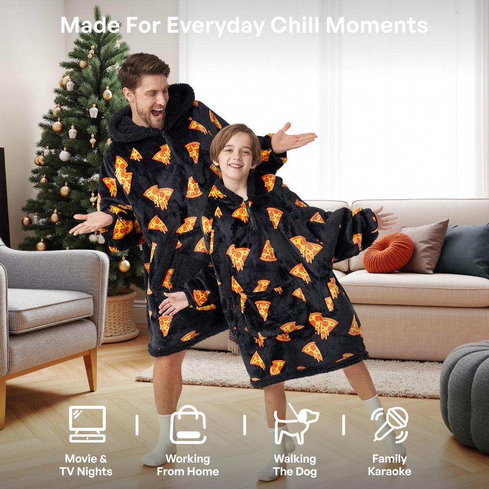 Giggling Getup enfant assis regardant la TV pour moments cocooning
