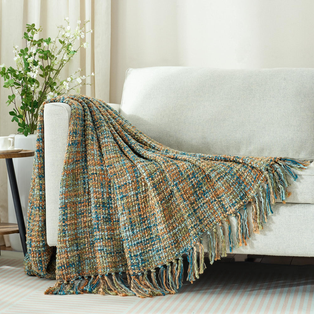 GINAMUSE plaid disposé sur coin de lit ajoutant confort et style