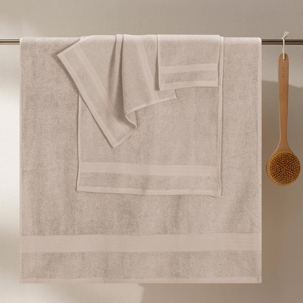 GLAMBURG serviette de bain 27x54 enroulée pour démontrer l'absorption et le volume
