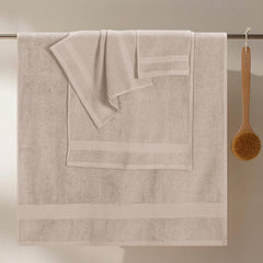 GLAMBURG serviette de bain 27x54 enroulée pour démontrer l'absorption et le volume