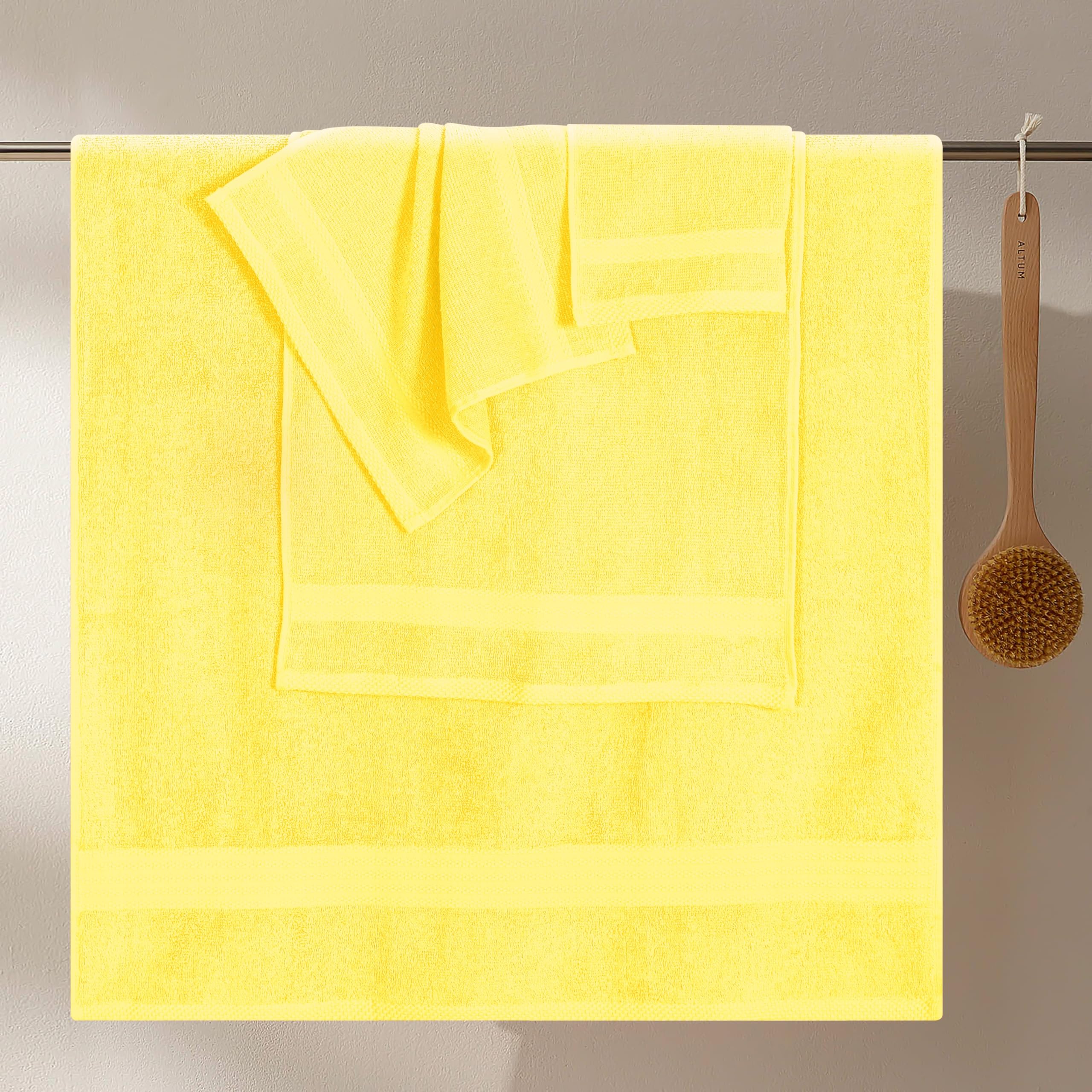 GLAMBURG serviette en usage près d'une baignoire illustrant confort et style