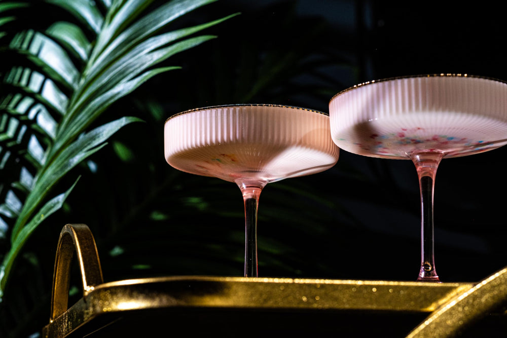 GLASSIQUE CADEAU coupe remplie de champagne, met en valeur les bulles et la couleur