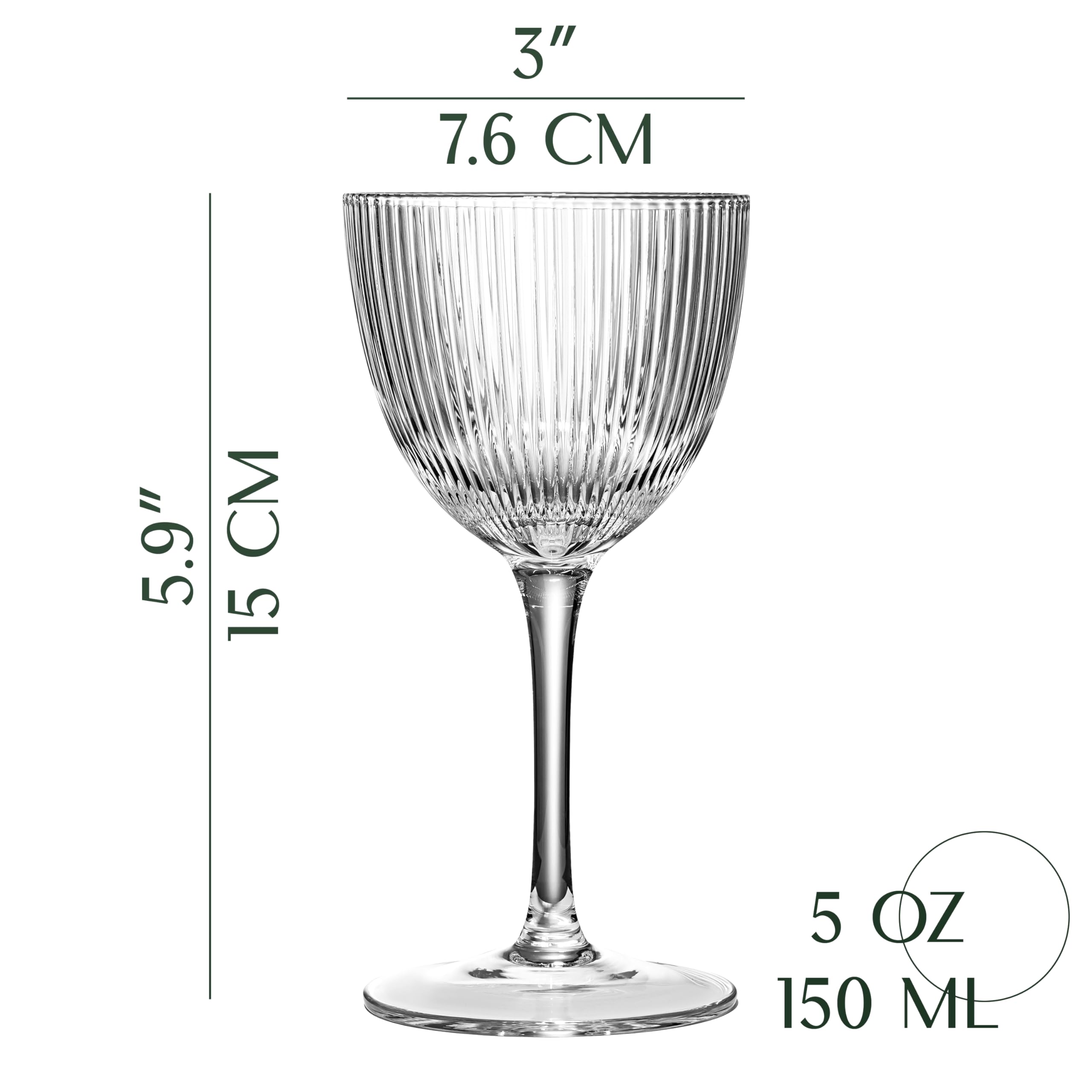 GLASSIQUE CADEAU gros plan cannelures en cristal mettant en valeur texture et élégance