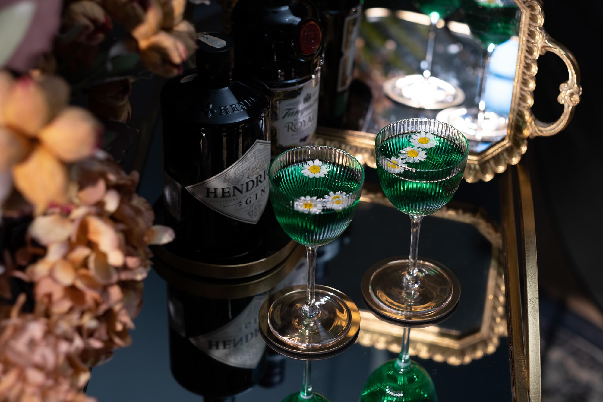 GLASSIQUE CADEAU scène de bar vintage montrant ambiance Art déco et réception élégante
