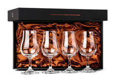 GLASSIQUE CADEAU verre en usage avec dégustateur appréciant nez précis