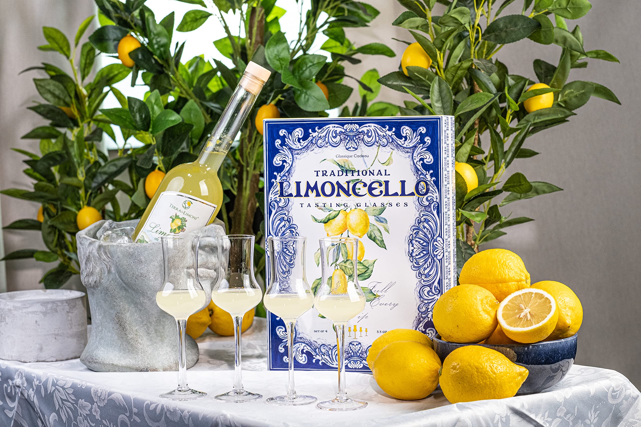 GLASSIQUE CADEAU verres remplis de limoncello illustrant service parfait