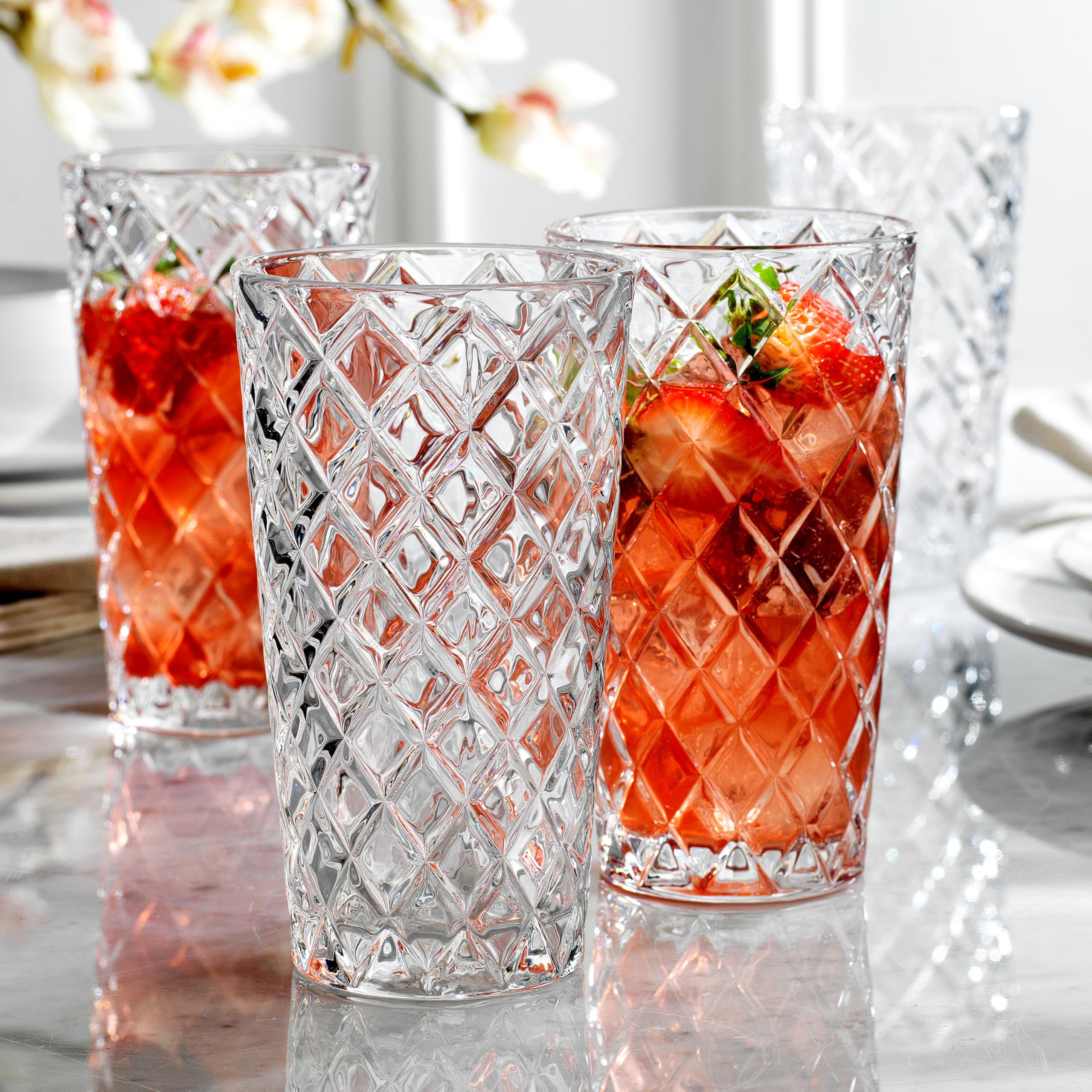 Glaver's ensemble de 10 verres highball disposés sur une table moderne