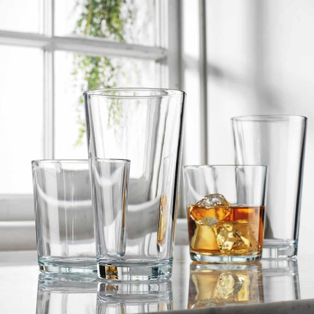 Glaver's verres en usage pour cocktail montrant polyvalence et style