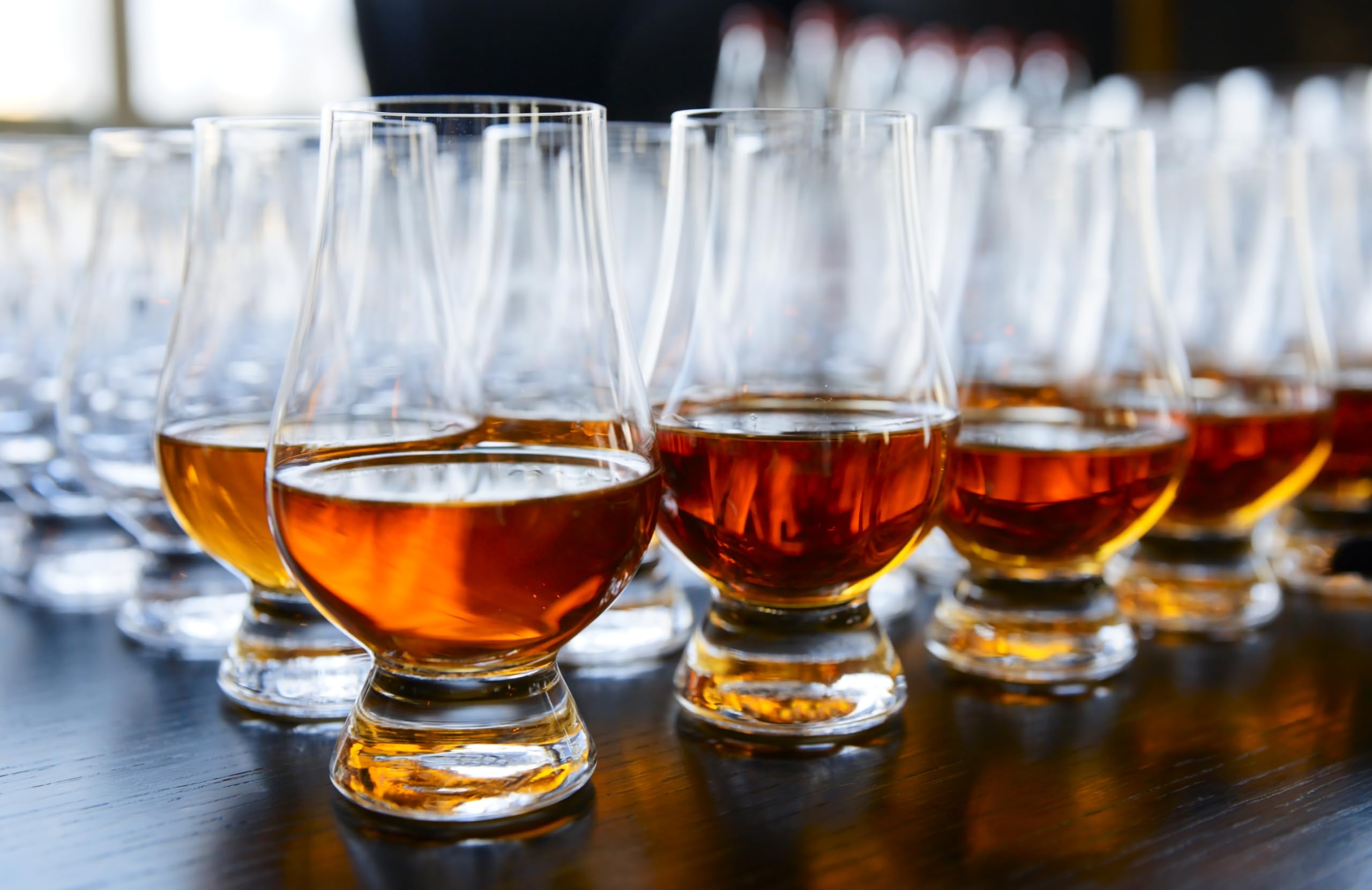 GLENCAIRN coffret ouvert montrant l'agencement des six verres, rangement sûr