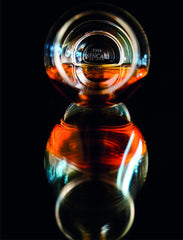 GLENCAIRN verre tenu en main pour comparer la taille et la prise confortable