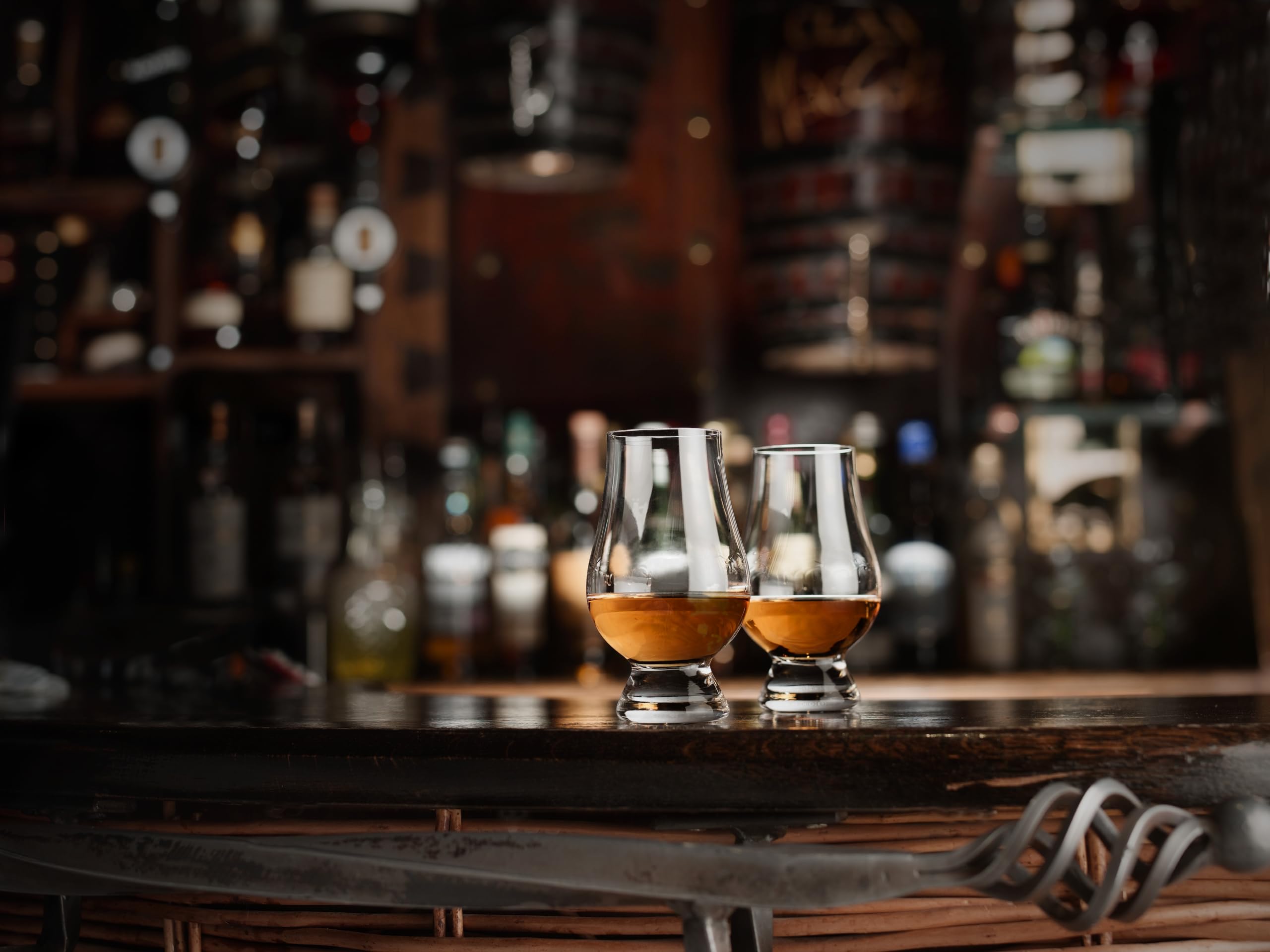 GLENCAIRN ensemble de verres posé sur une table de bar pour service professionnel