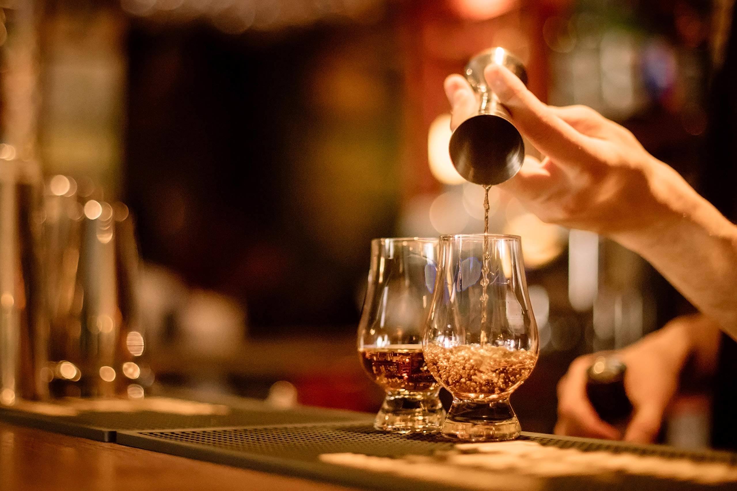 GLENCAIRN verre à côté d'une bouteille pour visualiser l'échelle