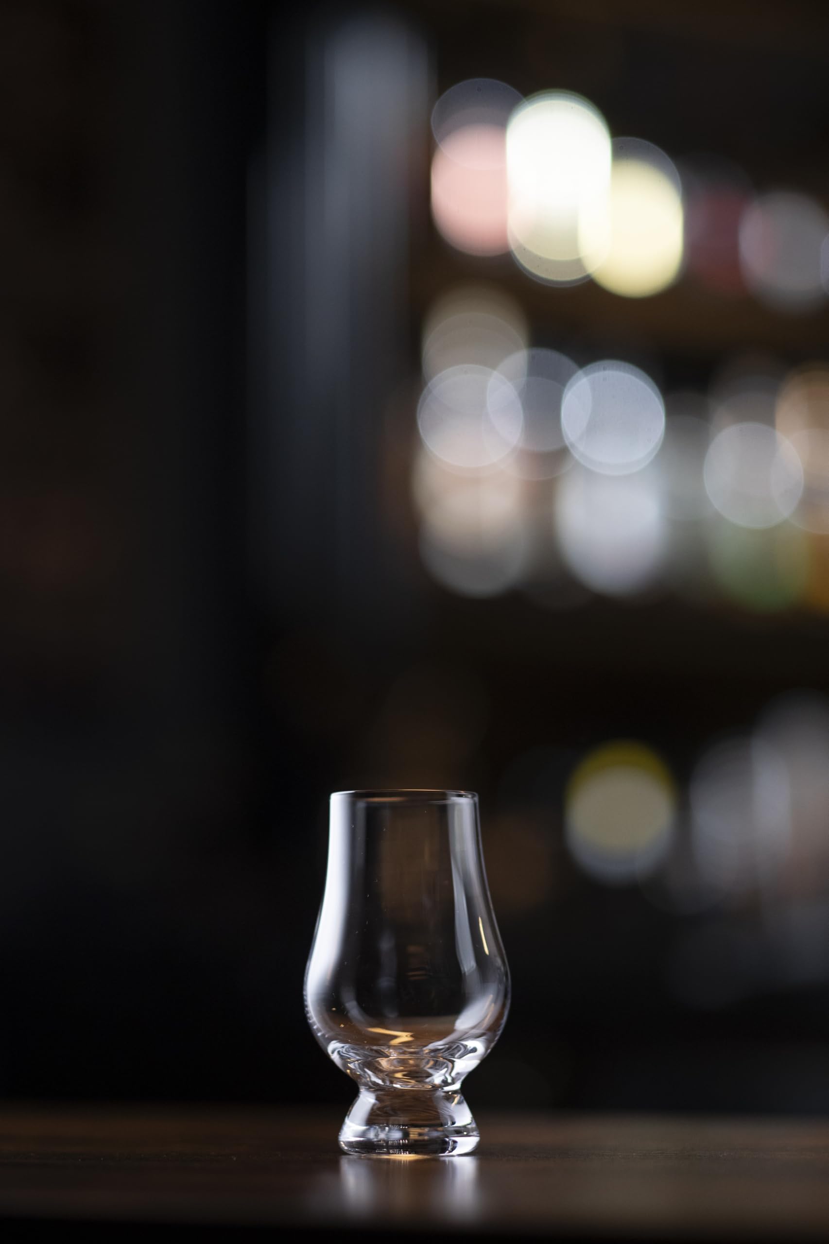 GLENCAIRN comparaison d'échelle avec une main pour visualiser la taille