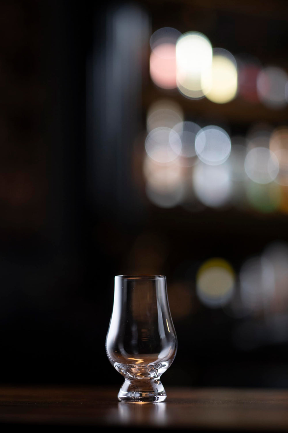 GLENCAIRN comparaison d'échelle avec une main pour visualiser la taille