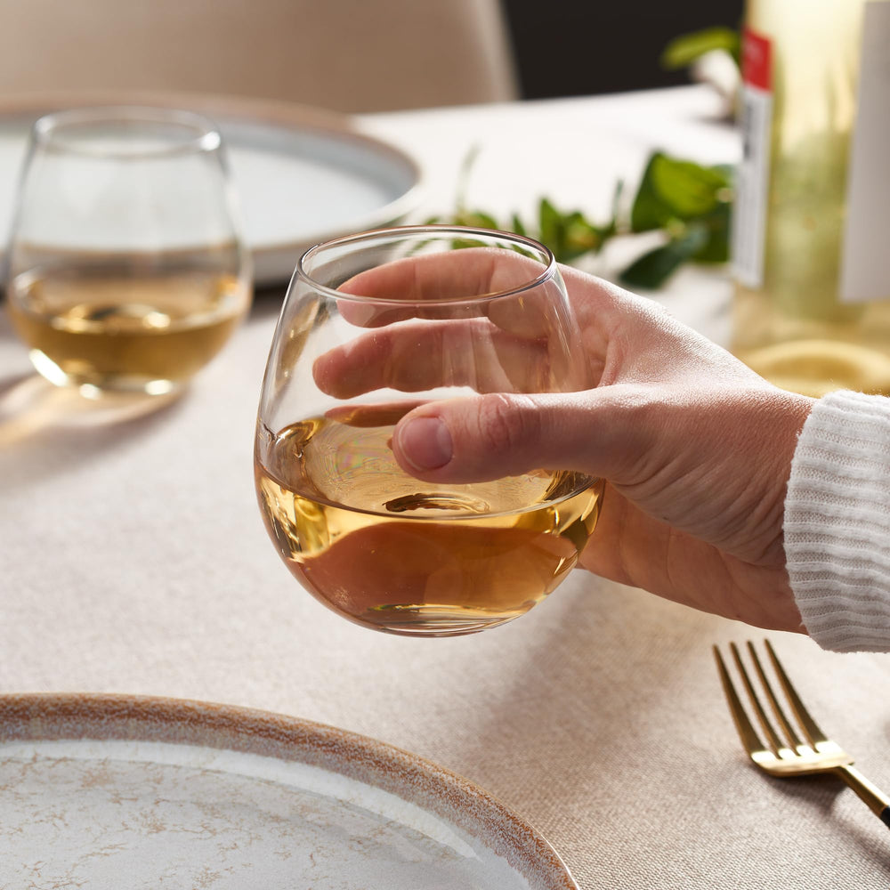 GLING détail de l'étiquette et du bord du verre mettant en valeur la qualité