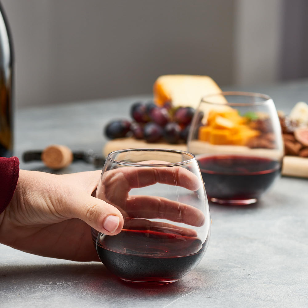 GLING verres en utilisation lors d'un apéritif, robustesse et praticité en extérieur
