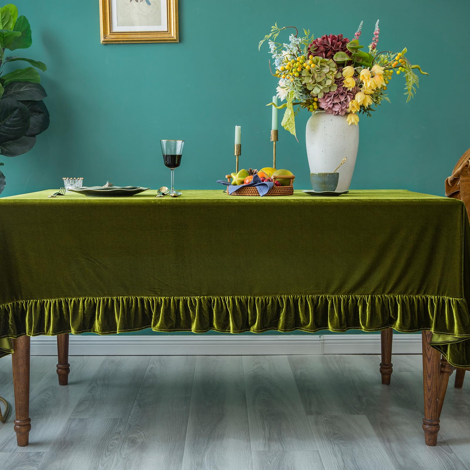 GLORY SEASON nappe posée sur table ovale illustrant adaptation et harmonie