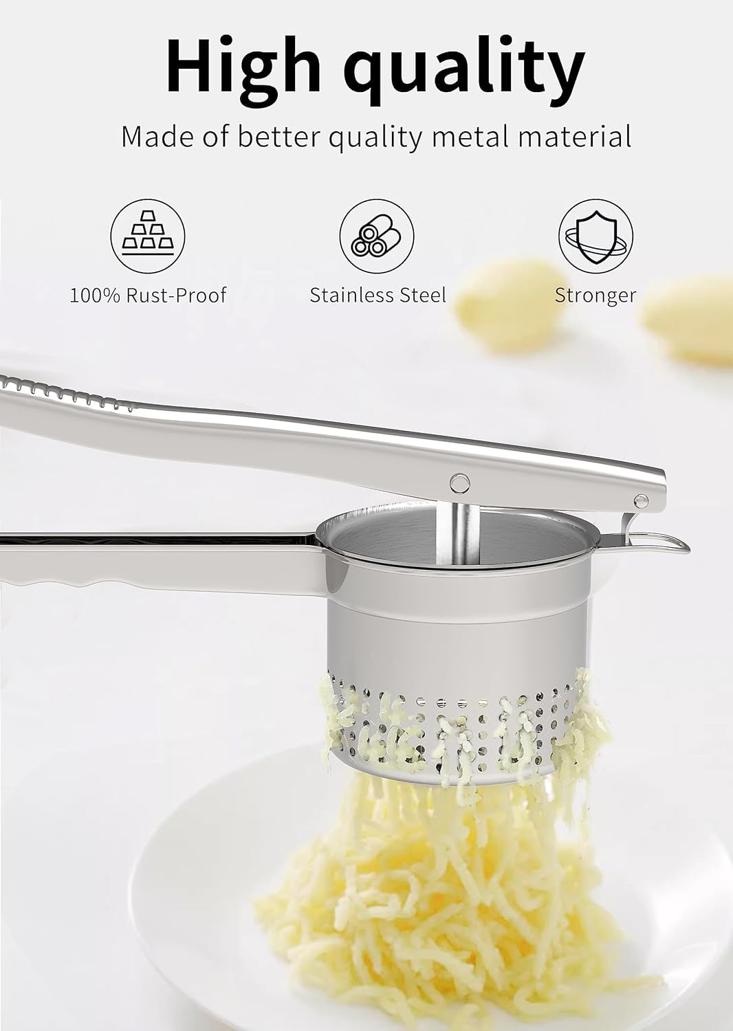 GloTika en action pressant des pommes de terre pour purée rapide