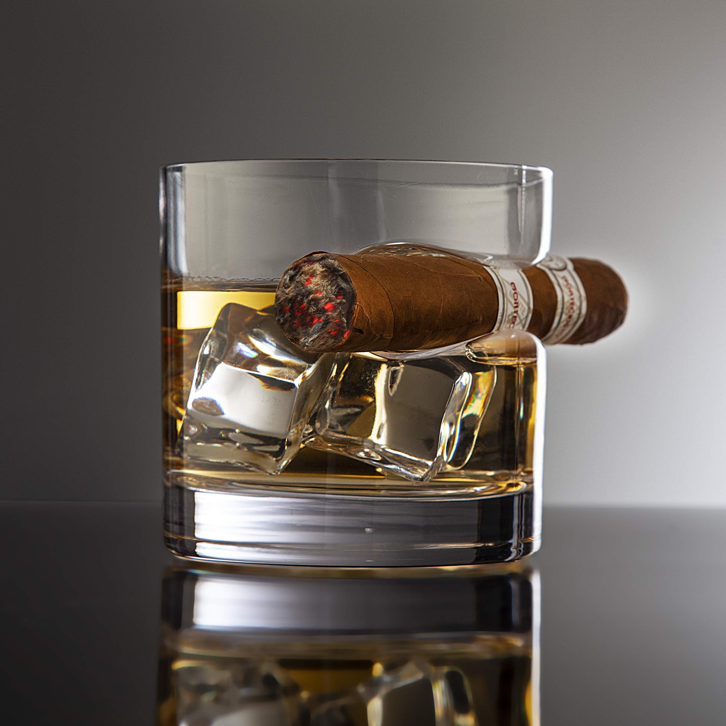 Godinger coffret en bois ouvert montrant le verre et accessoires prêts à offrir