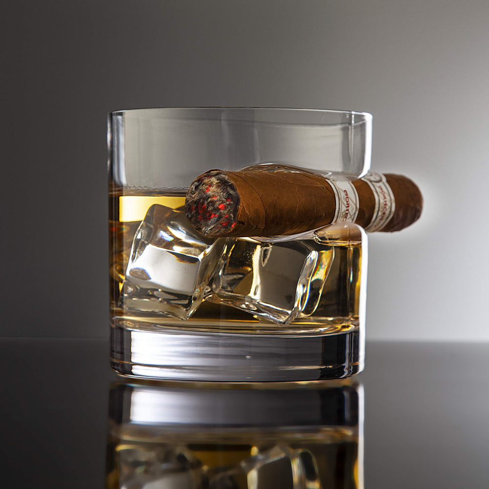 Godinger coffret en bois ouvert montrant le verre et accessoires prêts à offrir
