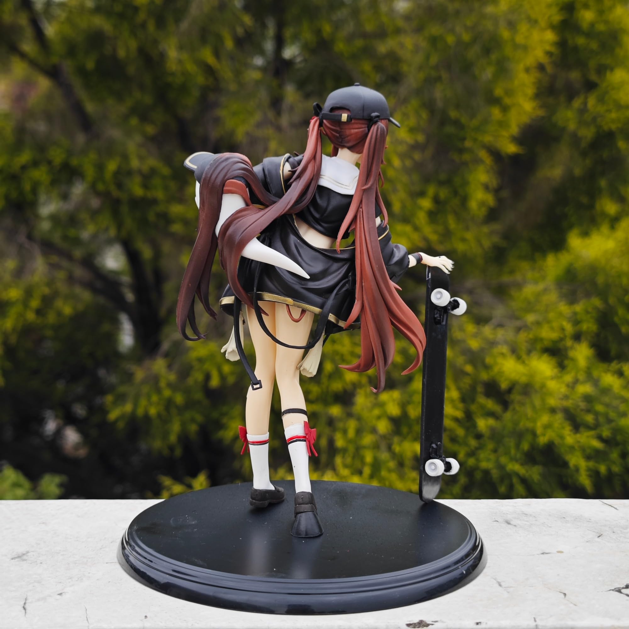 GOLEHS figurine Hu Tao exposée sur une étagère décorative apportant caractère à la pièce